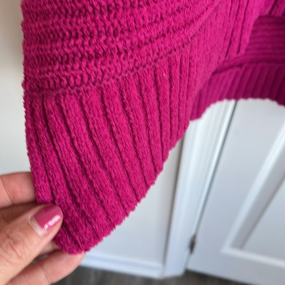 American Eagle Oversized V Neck Sweater XS/S Cranberry/ Purple - Picture 6 of 8